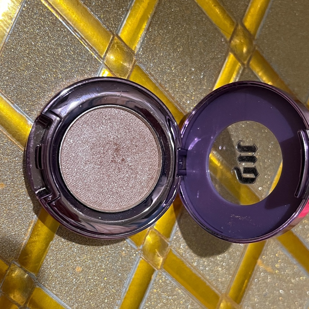 Urban Decay Shimmering Purple Eyeshadow - Picture 2 of 2